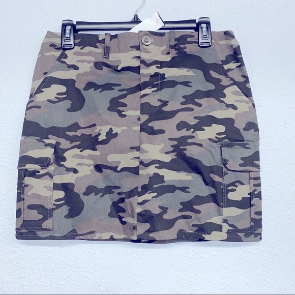 Women’s camo mini skirt sz L NWOT - Picture 1 of 5